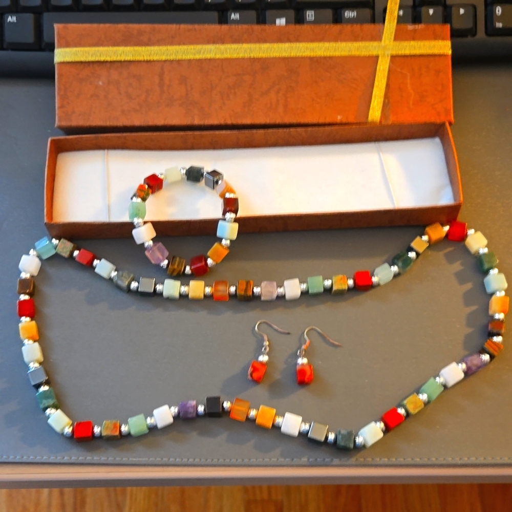 Multicolored stone jewelry set